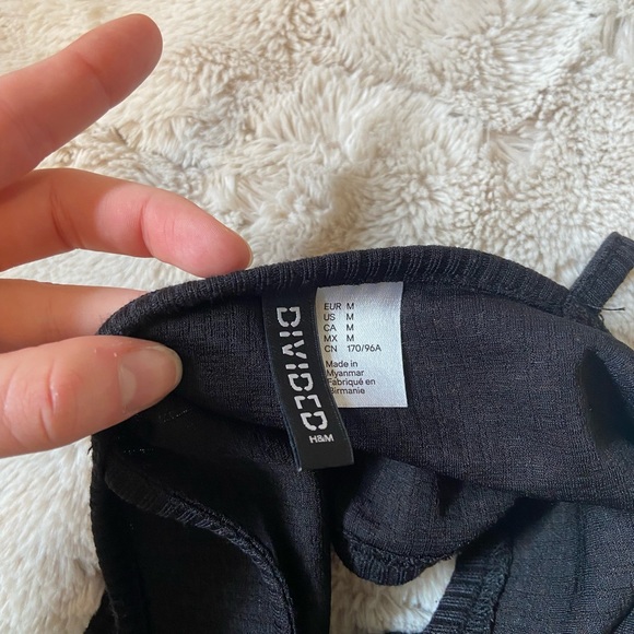 Cropped black tank top - Picture 3 of 3